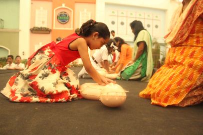 kids-learning-cpr